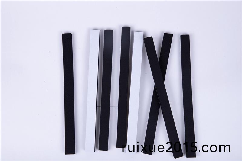 CR減震(zhen)保(bao)溫條(tiao)